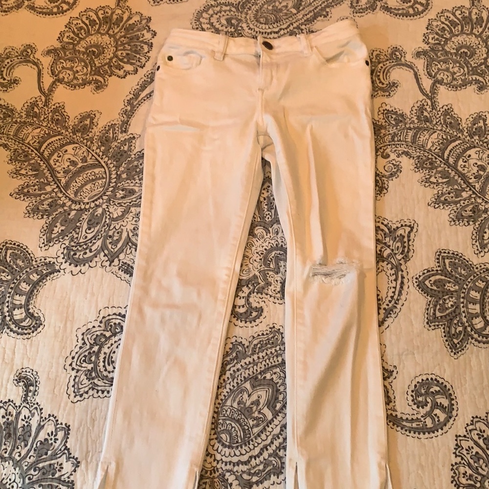 White distressed jeans